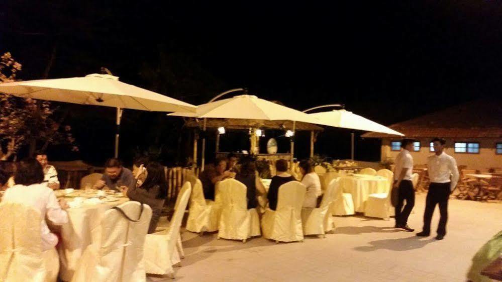 Mandurah Hotel Kuantan Ngoại thất bức ảnh